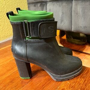 Sorel Medina heeled rain boots - black with green trim